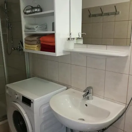 Daire Kerschbaumer *